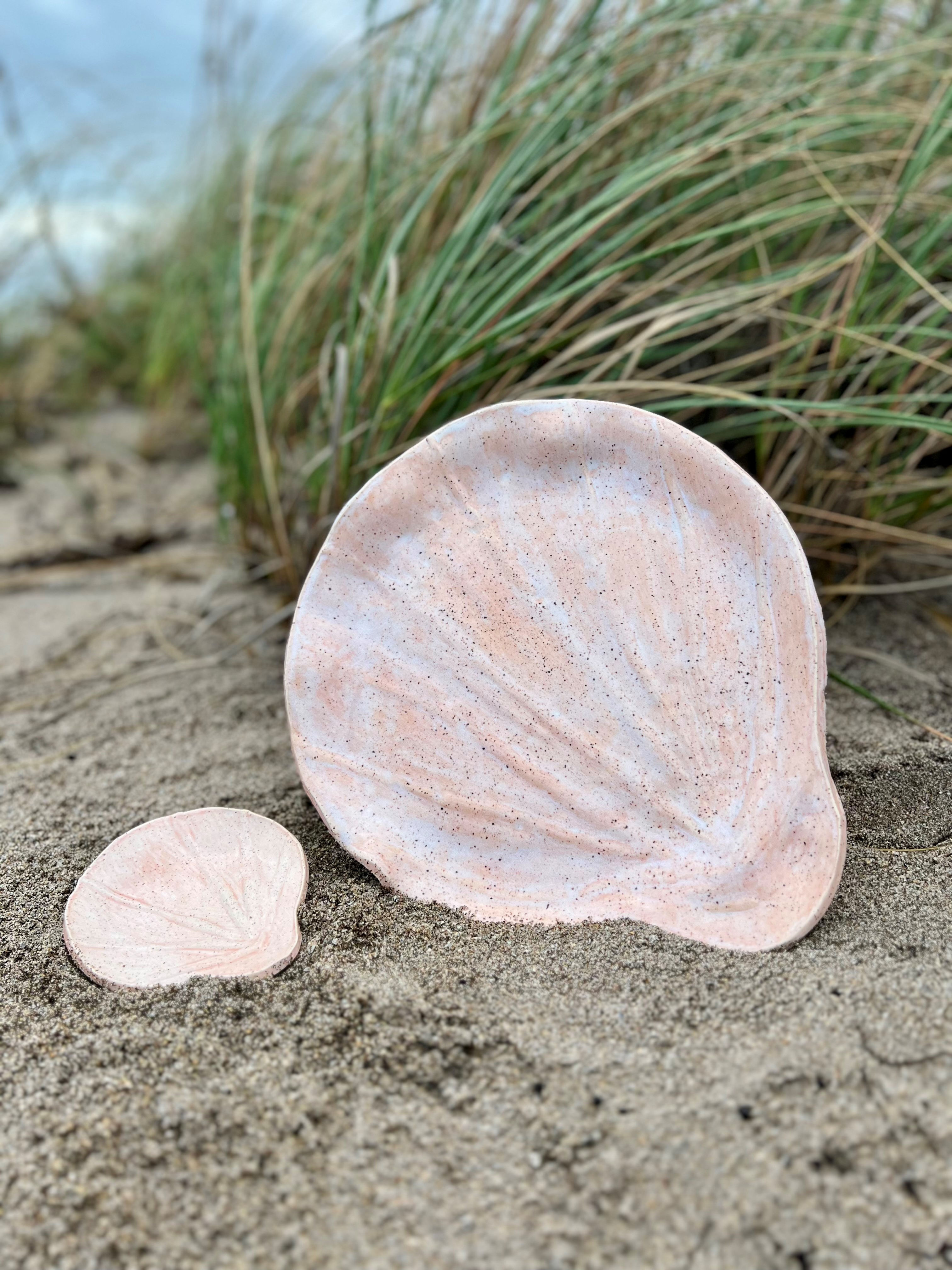 Pink Speckled Shell Large Plate & Dip Plate Se