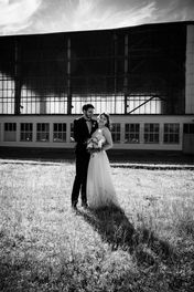 Hochzeitsfotografin Hochzeit im Hangar Neuhardenberg, Brautpaarfotos