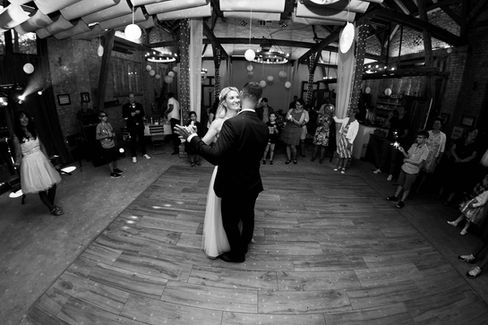 Hochzeit im Forsthaus Sommerswalde, Hochzeitstanz, Hochzeitsfotografin