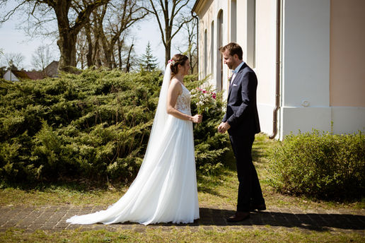 Hochzeitsfotograf Nassenheide, Kirche in Nassenheide, kirchliche Trauung, first look