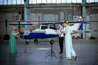 Hochzeitsfotografin Hochzeit im Hangar Neuhardenberg
