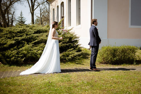 Hochzeitsfotograf Nassenheide, Kirche in Nassenheide, kirchliche Trauung, first look