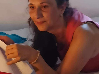 Γεωργία Κορομηνά: Kάποια βιβλία, χαράσσονται μέσα μου, για χρόνια.