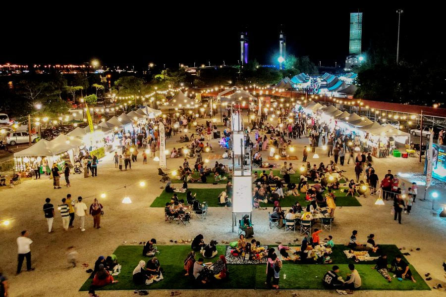 A moreh site at Selepek Sahur Payang Walk in Kuala Terengganu (Photo Credits: Utusan)