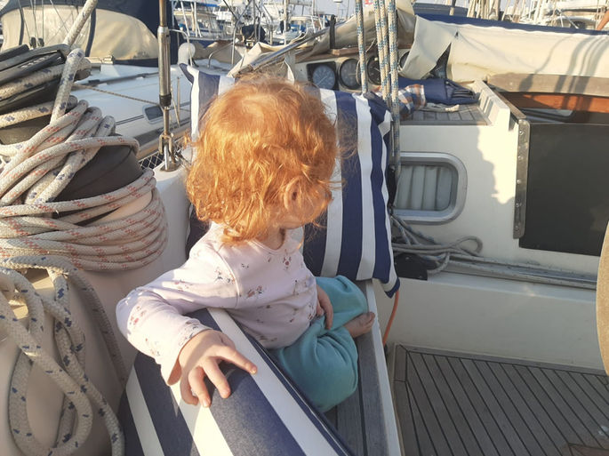 עיצוב כריות נוי לבחוץ מבדים יוקרתיים. יולנד סטודיו לעיצוב וריפוד 0542233578.JPG