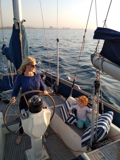 לקוחות שמחים! כריות מעוצבות ומפנקות ליאכטה ולחצר יולנד סטודיו לעיצוב וריפוד 0542233578.JPG