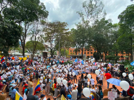 Miles de colombianos protestan contra cambio de sexo en menores