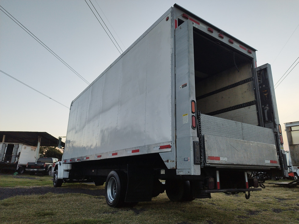 Miniatura: Freightliner Fl-60 Año 2003 Con Caja Seca Y Rampa Hidráulica