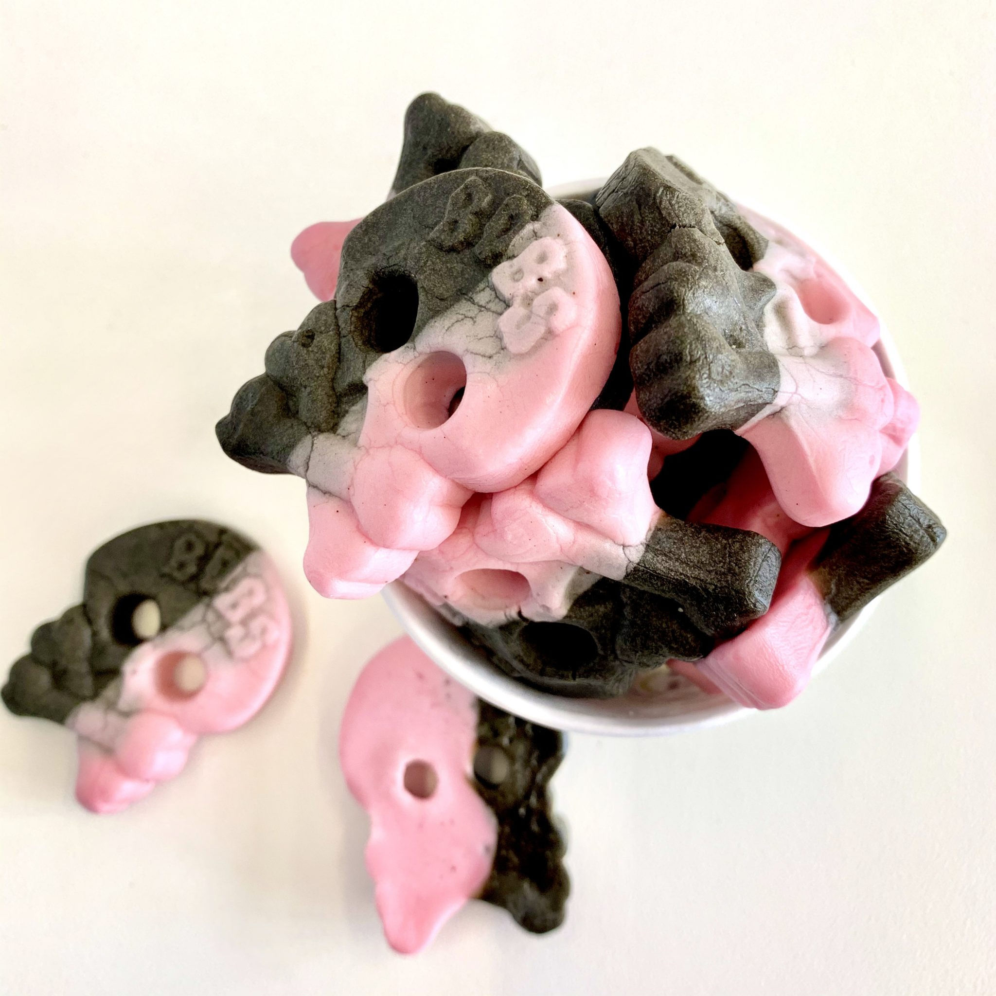 BUBS Vegan Raspberry & Liquorice Foam Skulls Sweets Jar (6121)