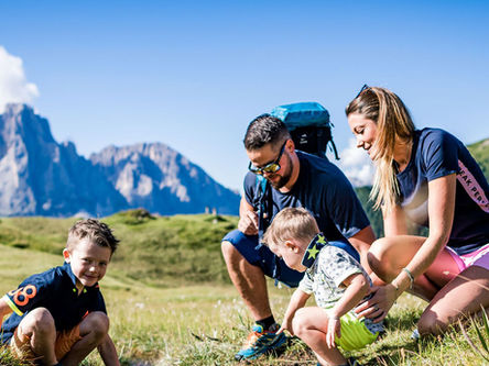 Wo die Natur zum Abenteuerplatz wird: Familiensommer in Val Gardena