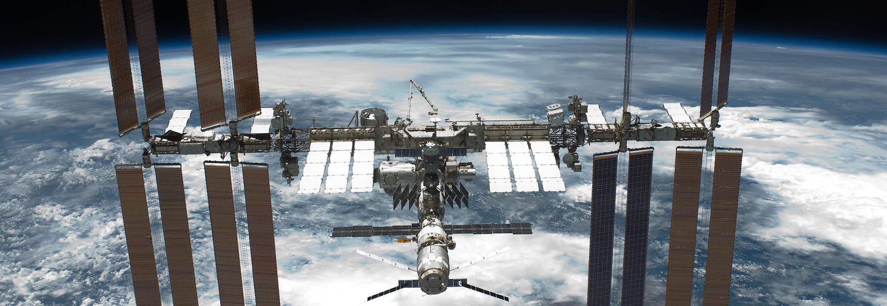 m15-132_space_station.jpg