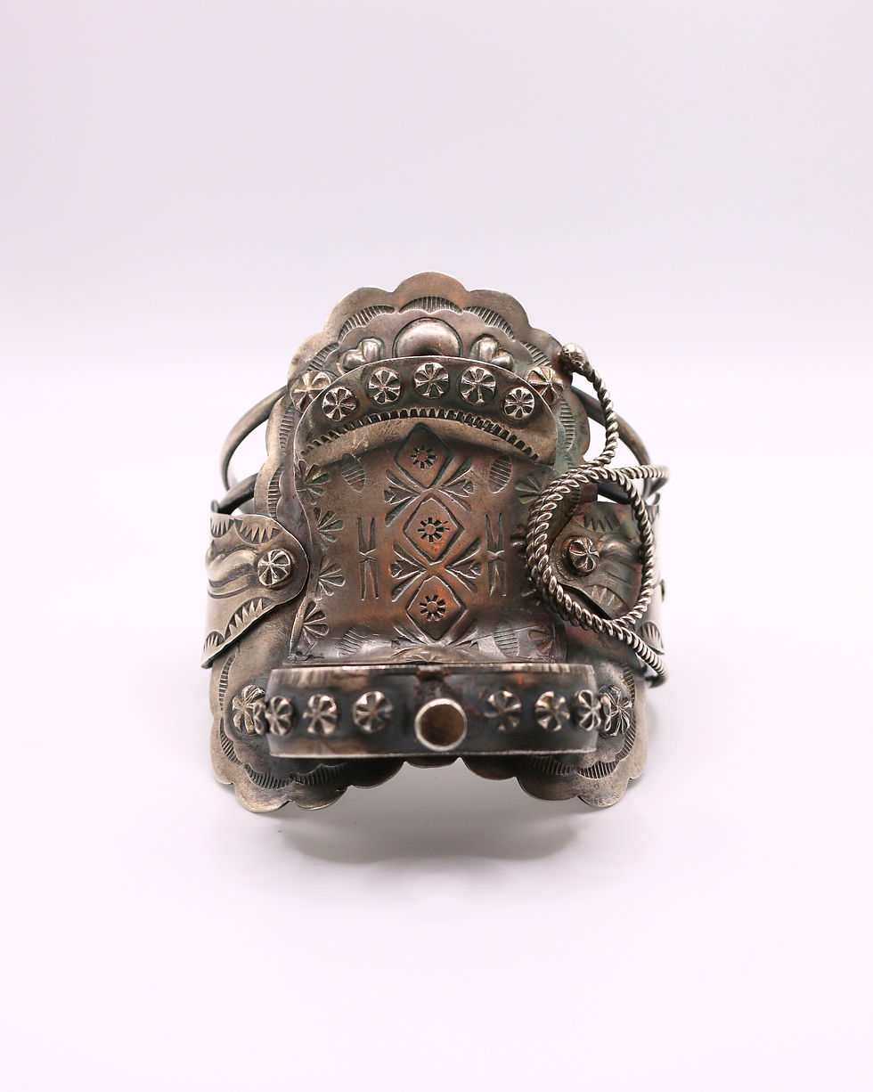 Thumbnail: Saddle bracelet