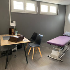 Bureau avec table d'examen pour infirmière, ostéopathe et sophrologue