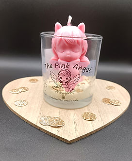 Bougie artisanale en forme d'ange dans un verre transparent