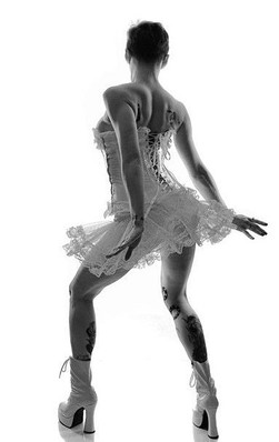Lady Dori Belle AKA Susan MeeLing dancin