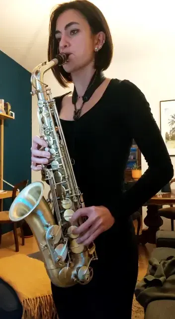 emanuela-lezioni-sax-corso-online.webp