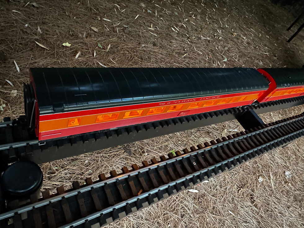 Thumbnail: MTH 1:32 scale gauge 1 SP Daylight streamlined 4-car set