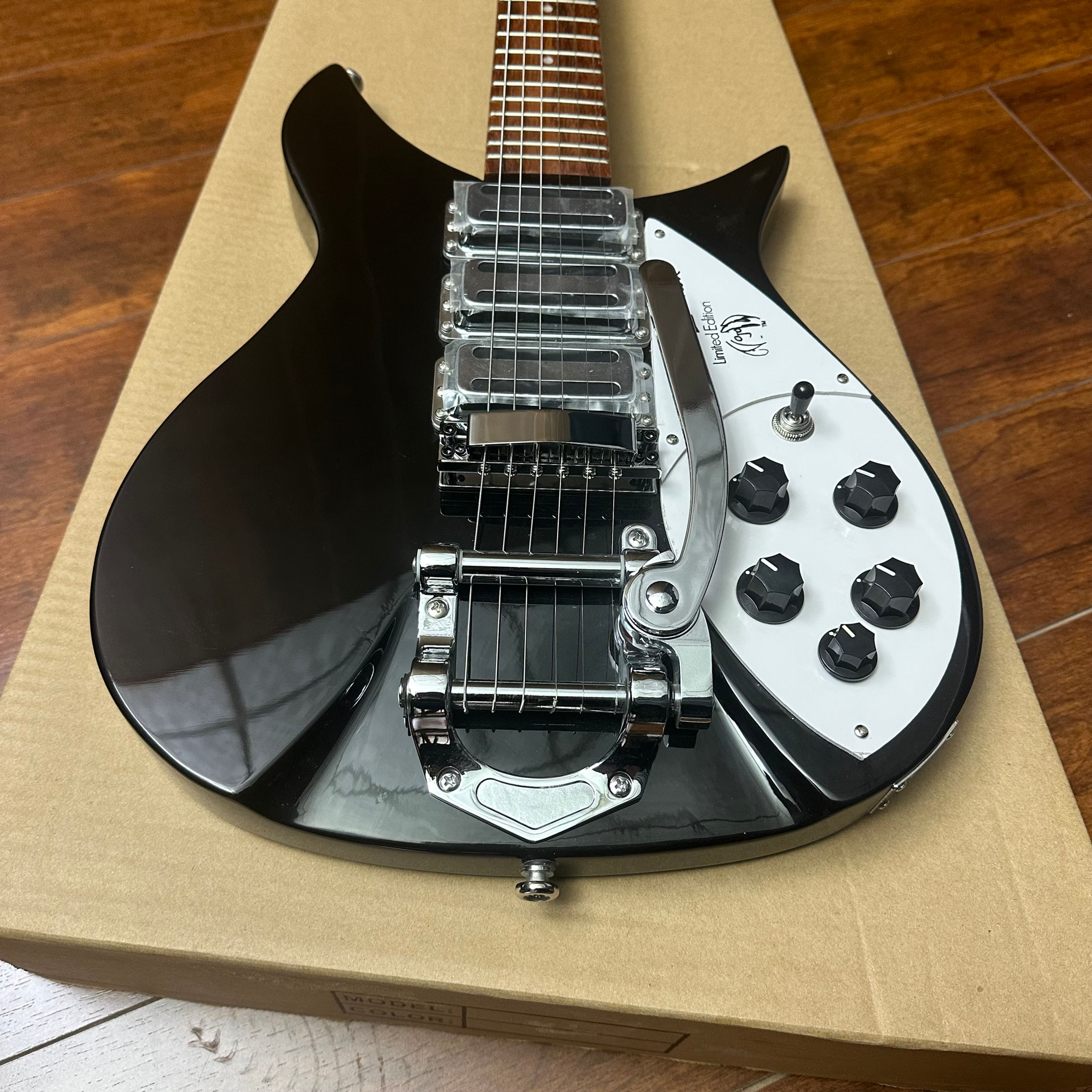 Hot Sale 34 Inches 20.75 "Scale Length Scale Electric Guitar Black Version Ricke