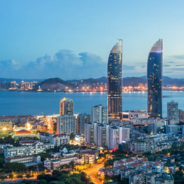 Gulangyu Heritage Walk: A half-day guided exploration of the island’s consulates, historic mansions, and Sunlight Rock.

Fujian Tulou Day Trip: A popular excursion from Xiamen to see the UNESCO-listed Hakka Earthen Buildings (round castles) in Nanjing or Yongding.

Coastal Biking & Seafood Feast: A morning ride along the Island Ring Road followed by a lunch at the Eighth Seafood Market (Liba Shi).

Mount Wuyi Retreat: A 2-3 day high-speed train extension to the Wuyi Mountains for tea plantation tours and bamboo rafting.