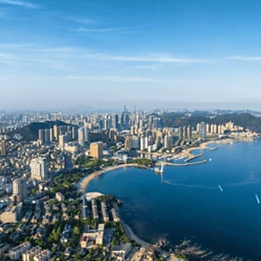 Annual Meeting of the New Champions (Summer Davos) Tour: In June 2026, specialized tours are available focusing on the city's high-tech development and the "Smart City" infrastructure.

The Romantic Coastal Drive: A private car or bus tour along Binhai Road, stopping at Bangchui Island for its pristine pebble beach and Fisherman's Wharf for local seafood.

2-Day History & Sea Adventure: Day 1 covers the Old Town and Xinghai Square; Day 2 focuses on a day trip to Lushun and the 203 Highland.

Dalian Marathon Package: In May 2026, many visitors join organized tours for the Dalian International Marathon, which offers one of the most scenic coastal courses in the world.