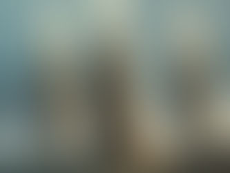 Drei Wächtergeister stehen auf einem Feld