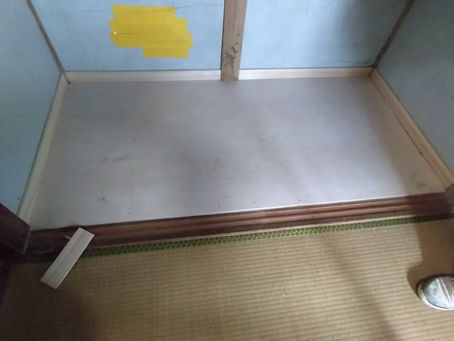 押入れ床補修~