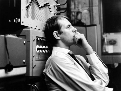 Strategie di interferenza. La musica di Karlheinz Stockhausen e Brian Eno
