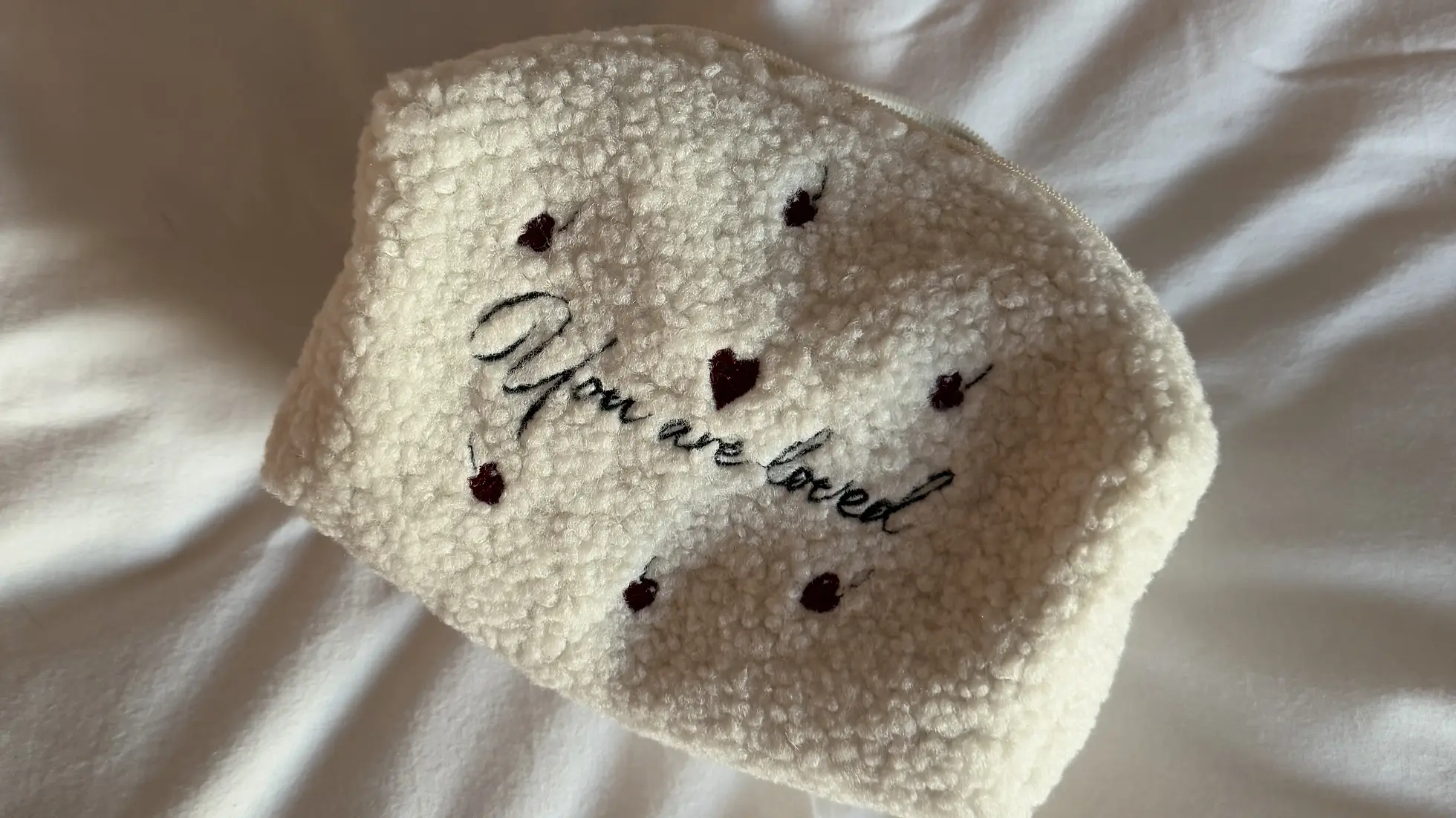ALL YOU NEED IS LOVE - MAKE UP BAG