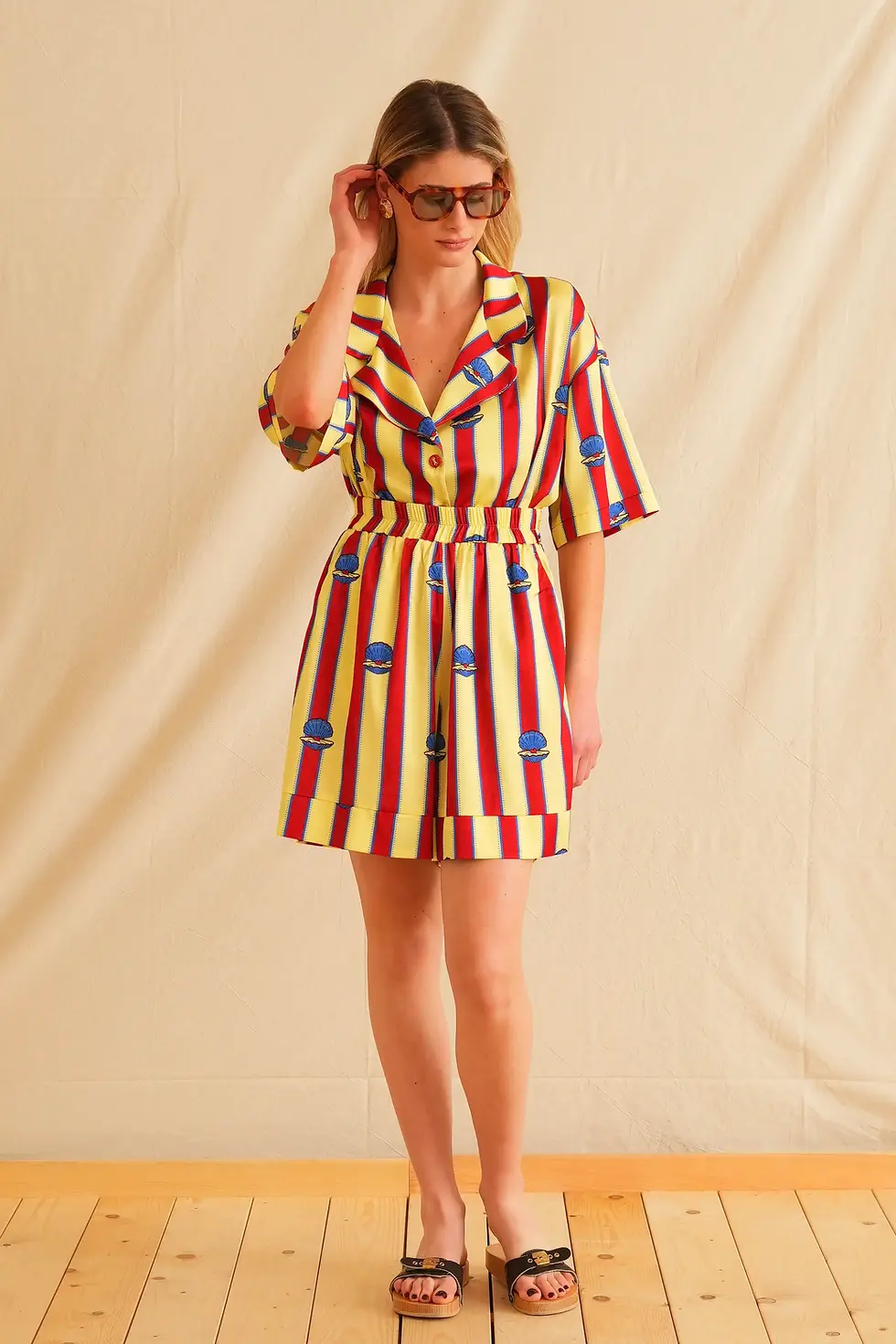 Thumbnail: Scallop Short Sleeve Shirt