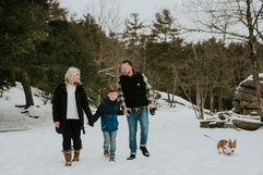 family pregnancy photos at Purgatory chasm state park
