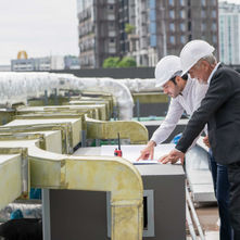 Understanding Cleanroom Construction Management and Agency (CMA) Vs. At-Risk (CMAR)