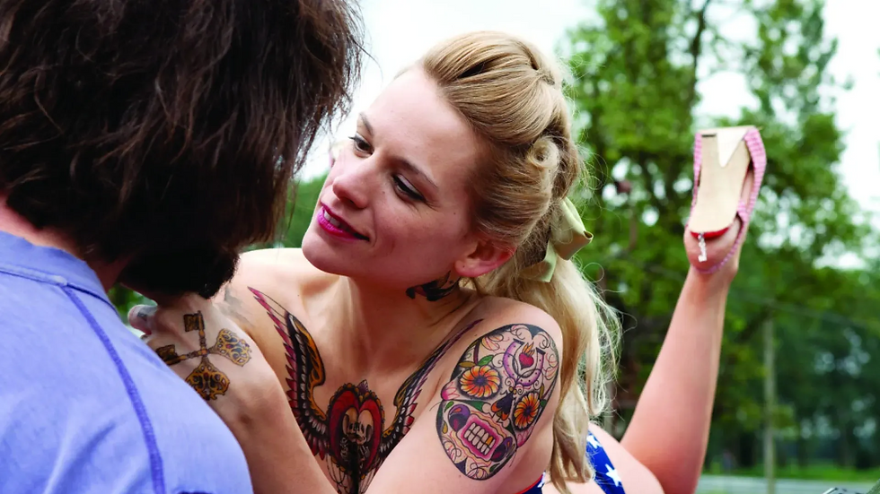 The Broken Circle Breakdown, bir aşk hikayesinden çok daha fazlasıdır; yaşamın anlamını, inancı ve kaybı sorgulayan bir ruh deneyimidir.