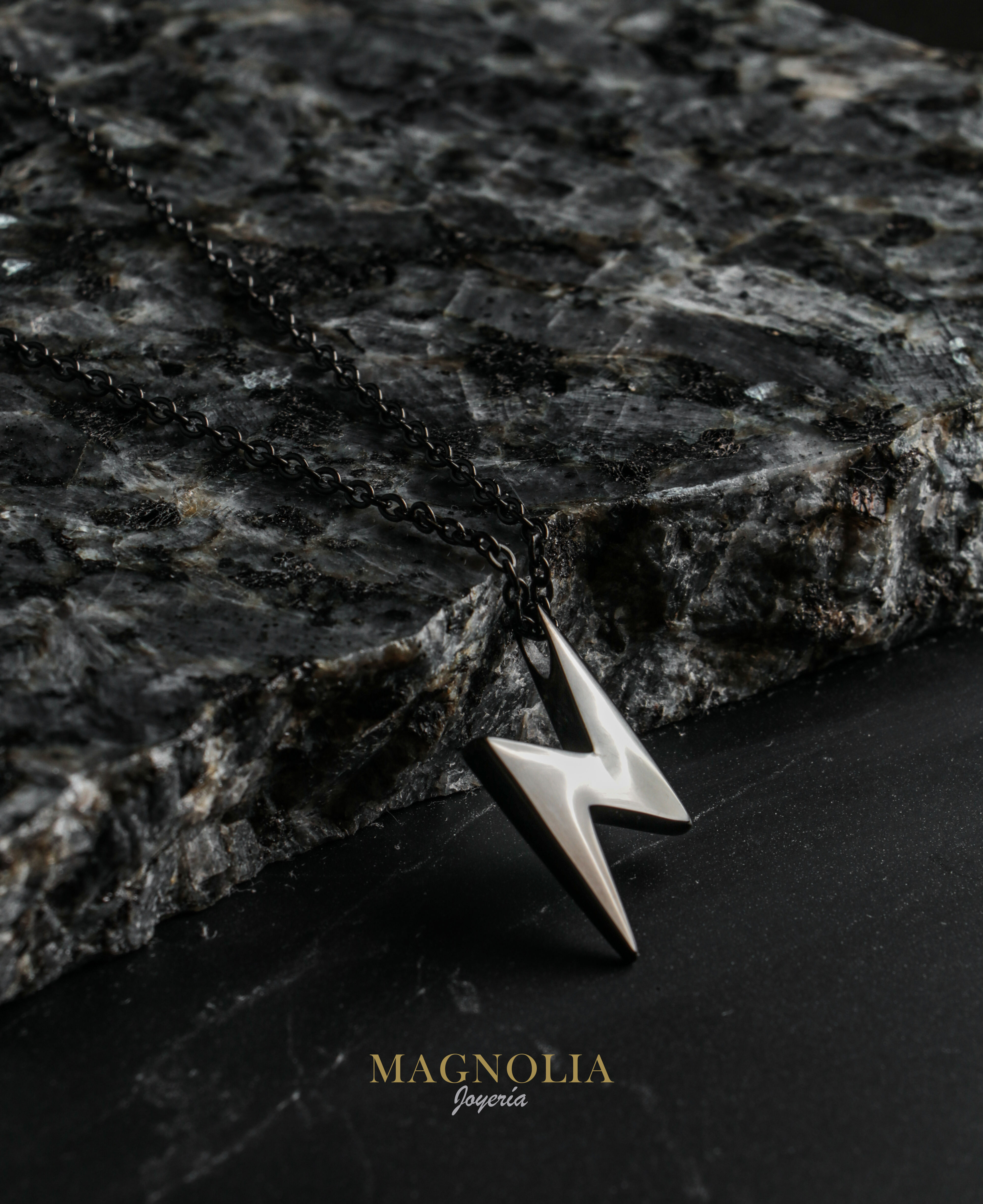 Cadena de rayo negra