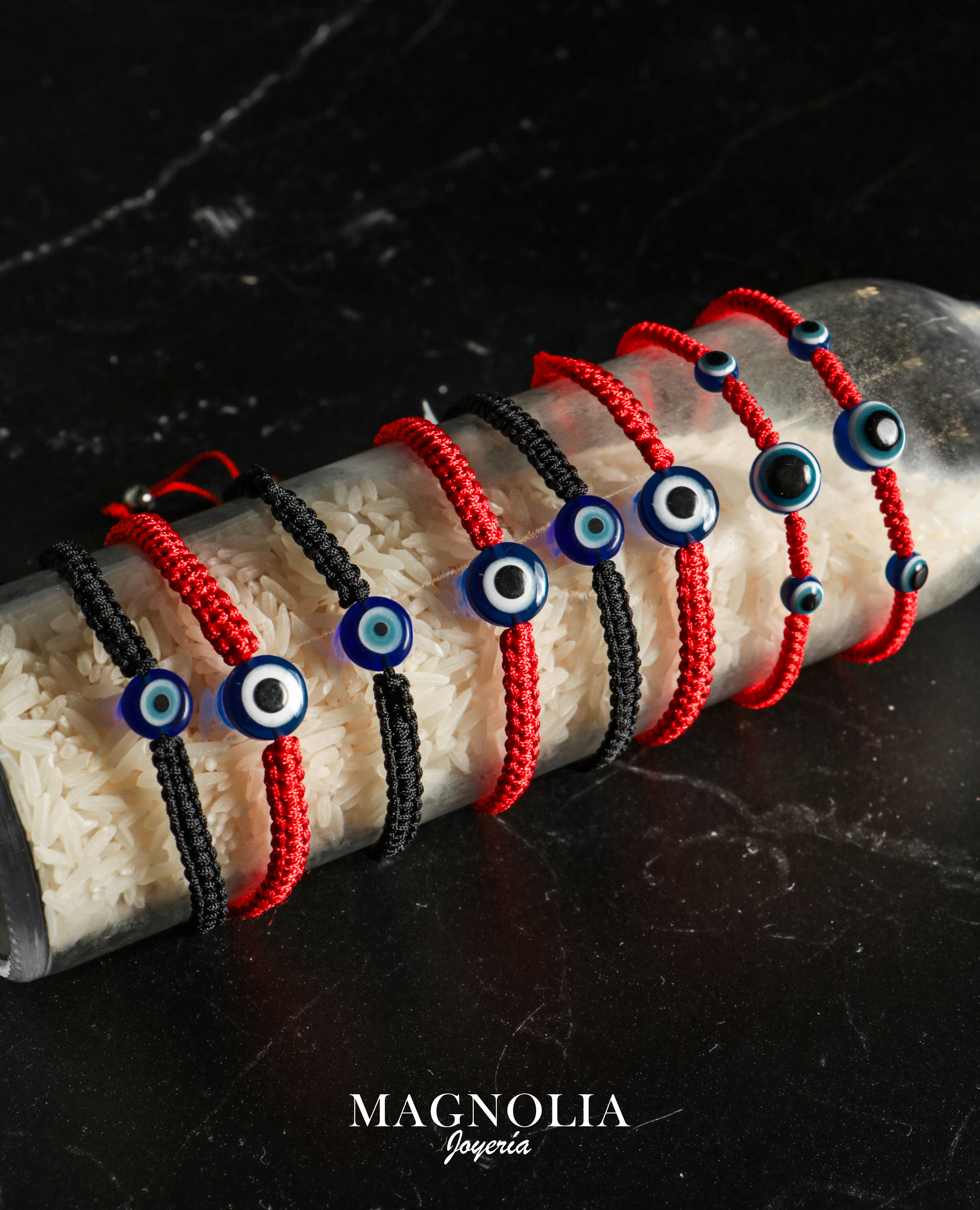 Pulsera hilo y ojos