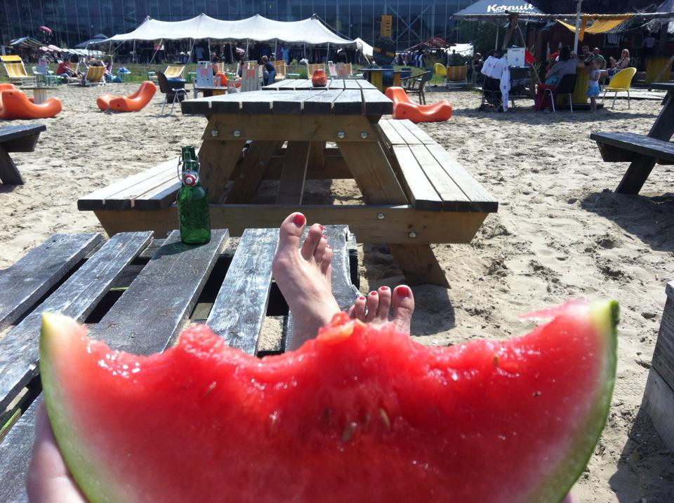 melon, feet