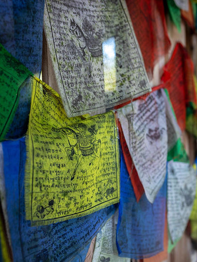 prayer flags at Kūaloli