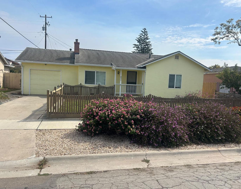 553 Crescent Way, Salinas | Schwarzbach Associates Inc