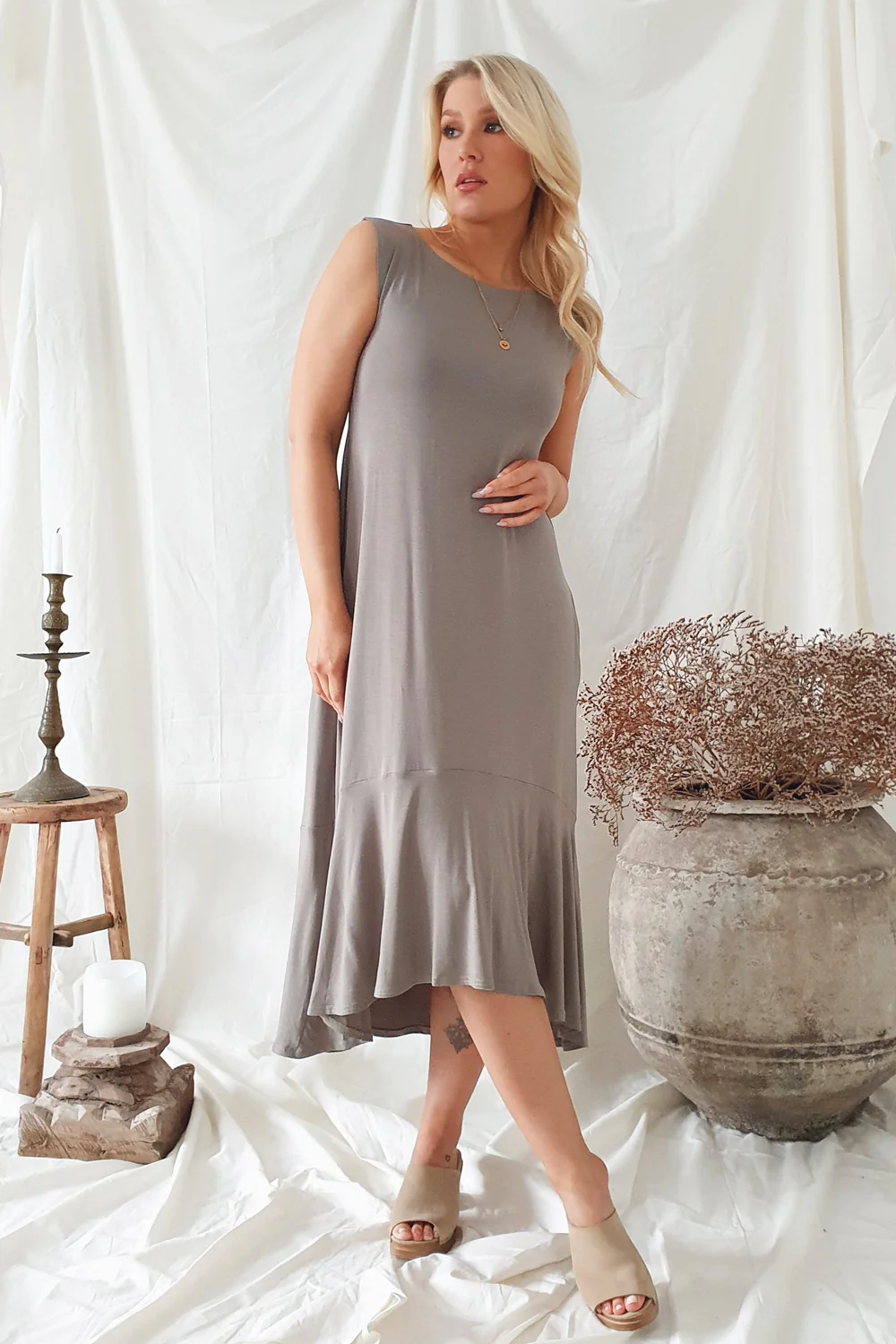 Rose-tricot-dress-taupe-grey_1_1000x1500.webp