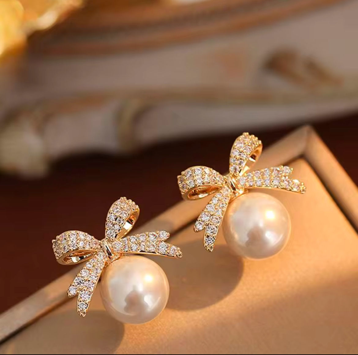 Chérie Bow Pearl Earrings