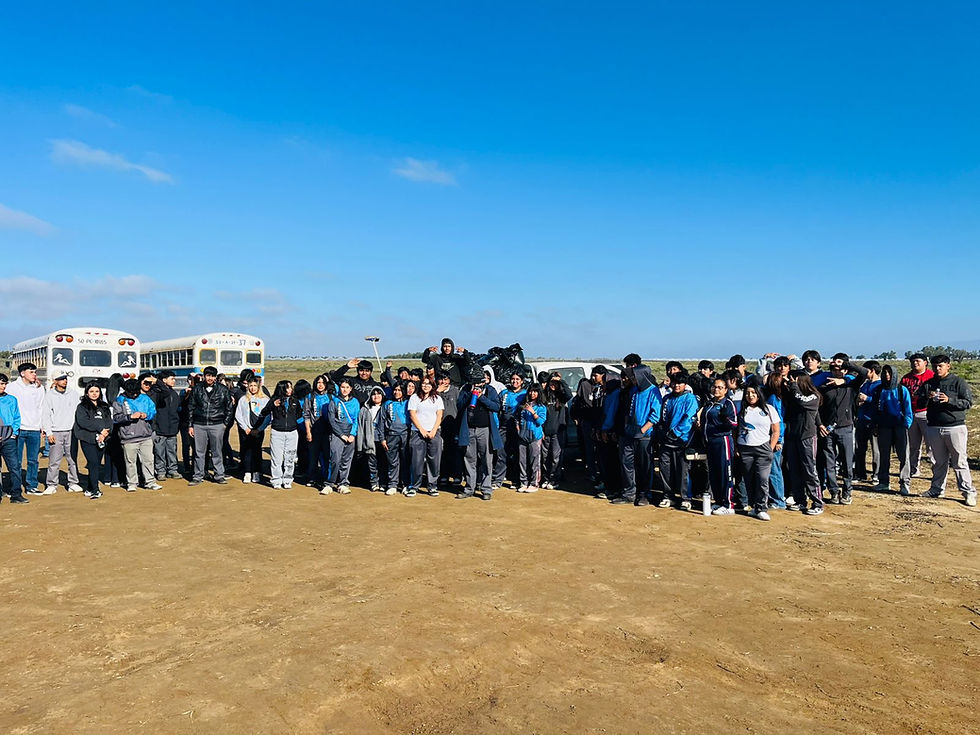 Alumnos del CET-MAR y ZOFEMAT realizan limpieza en los humedales del ejido Chapala