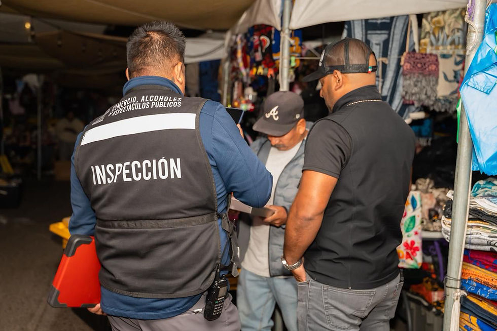 Libera Gobierno de Ensenada vialidad ocupada por comercio ambulante en zona de la Plaza Cívica