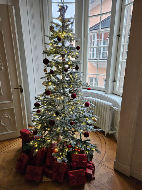 företagsjulfest stockholm rebranding, julfest, dekoration Creative Celebrations julgran med paket