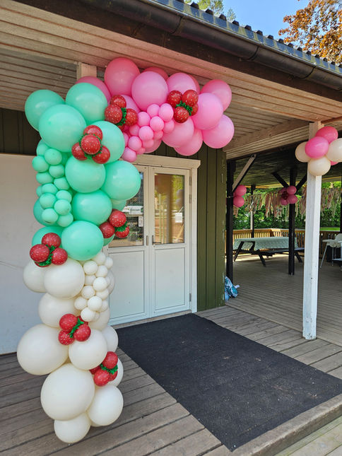 Creative Celebrations sommardröm med jordgubbar sommarevent öppnings dekor
