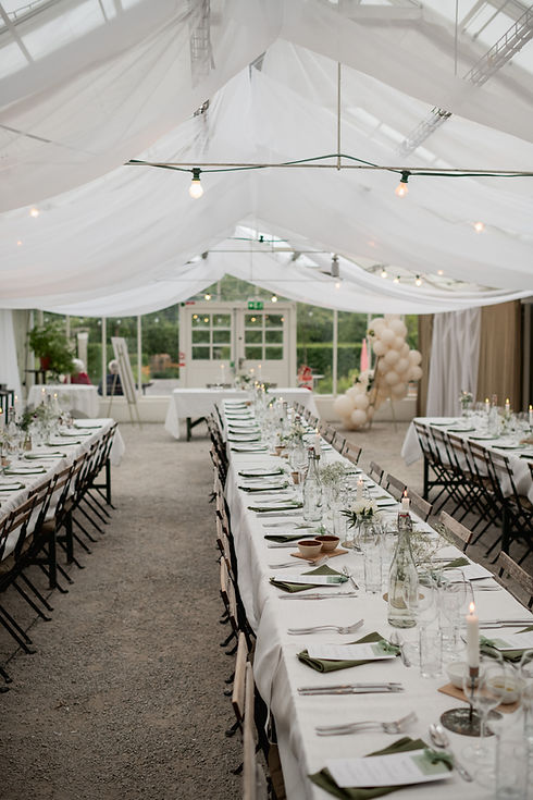 Fotograf Karolina Ehrenpil Photography, drapering och ballonger bröllop Stockholm Creative