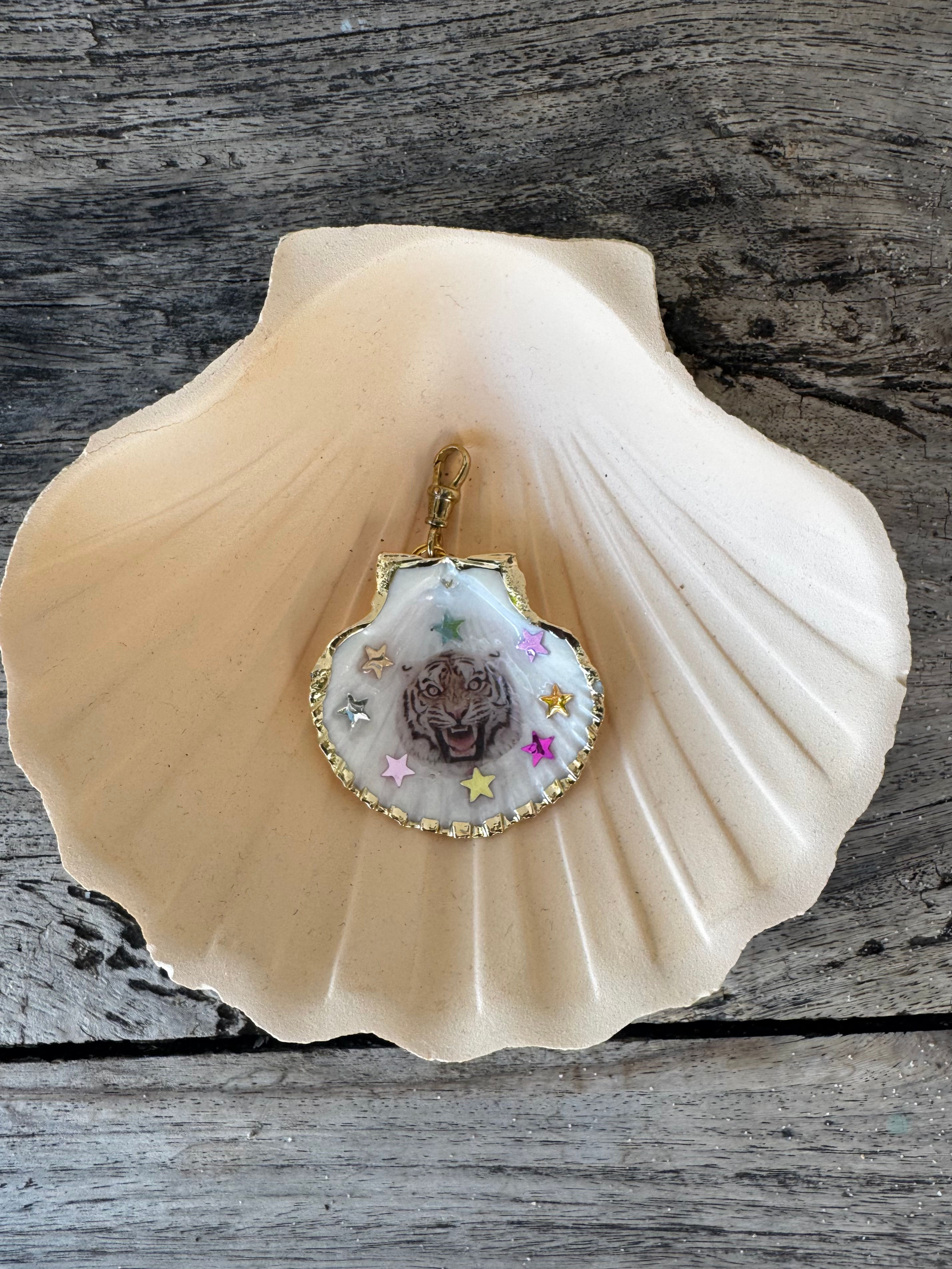 Charm's Sea Shell and Sun ( 10 )