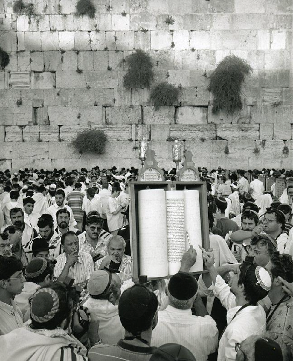 9th of Av at the Wall, Jerusalem, Israel, 1997. © Zion Ozeri