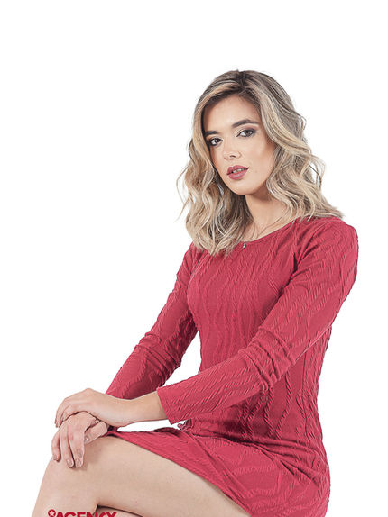 Modelo Bianca Santos em pose versátil, adaptável a diferentes contextos de moda, comercial e lifestyle. Presença elegante e expressiva, capaz de transmitir sofisticação, modernidade e autenticidade em produções editoriais, desfiles, campanhas de marca e projetos de imagem.