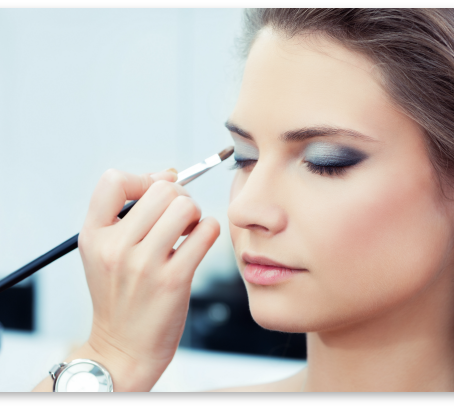HOW TO BECOME A MAKEUP ARTIST
