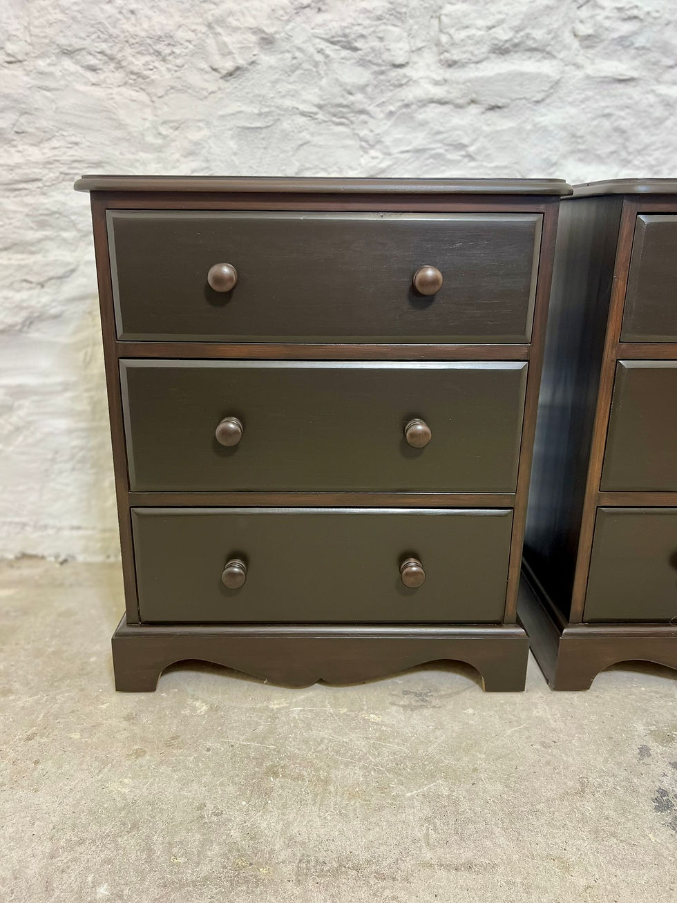 Thumbnail: Fab Pair of Georgian Style Large Dark Solid Wood Bedside Tables Cabinets Cupboar