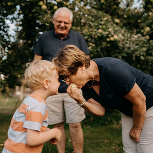 Az élet legszebb emlékei: Képekbe zárt családi történet a mamáék kertjéből